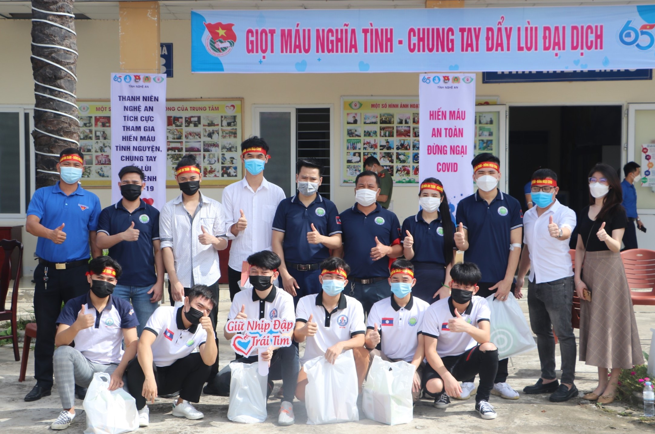 “Giọt máu sẻ chia” trong mùa dịch COVID-19 của trường Đại học Sư phạm Kỹ thuật Vinh.