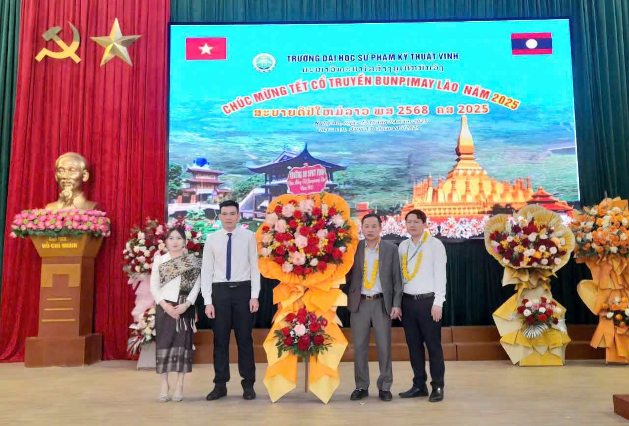 Tết cổ truyền Bunpimay ấm áp của lưu sinh viên Lào tại trường Đại học Sư phạm kỹ thuật Vinh